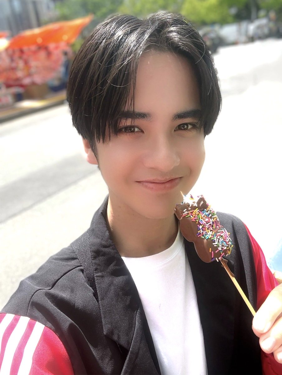 noahn0903's tweet photo. 友達とフラワーフェスティバルへ💐
チョコマシュマロおいしかった
ケバブ食べるの忘れてた😢

苦手なセルフィがんばりました👊🏻 https://t.co/U710HRCnV5