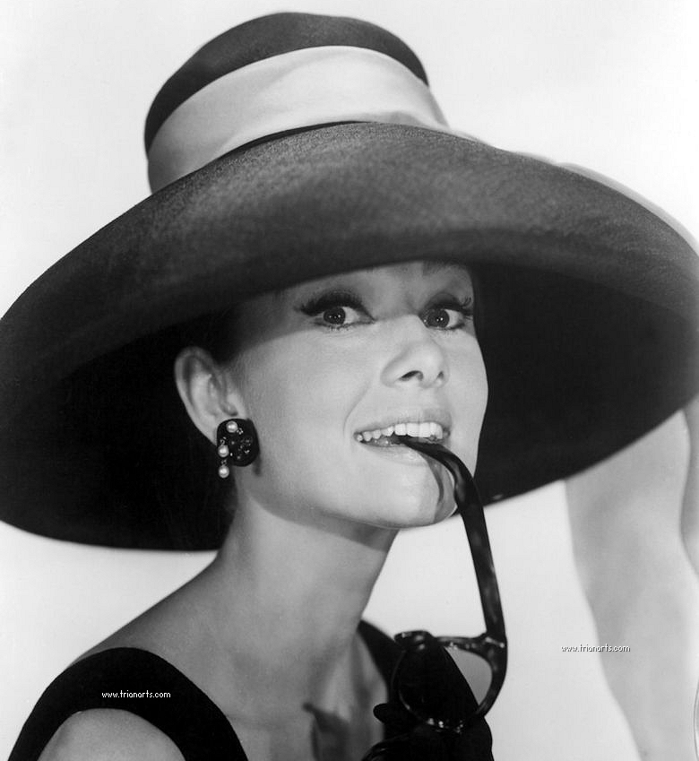 Trianarts's tweet image. Audrey Hepburn, "Cara de ángel", nació en Ixelles-Elsene, Bélgica, el 4 de mayo de 1929.

Más fotografías en el enlace:

trianarts.com/grandes-mitos-…

#cine #cinema #hollywood #audreyhepburn