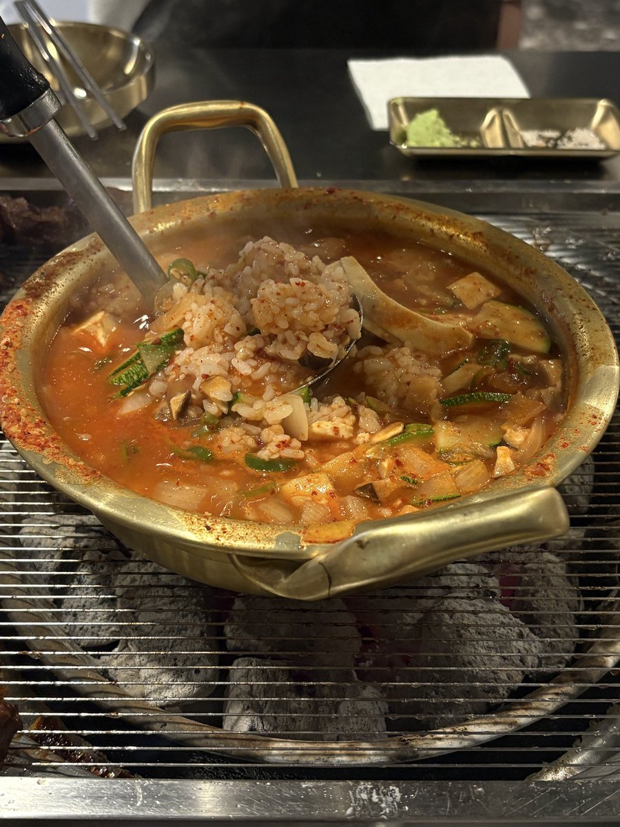 taoccoo's tweet photo. 4월의 맛집 한군데 꼽으라면 돈그리아 고를게
모든메뉴가 다 맛있어.. 디저트로 먹는 술밥에 버터들어간 리조또까지 https://t.co/N58ZT8AKu0
