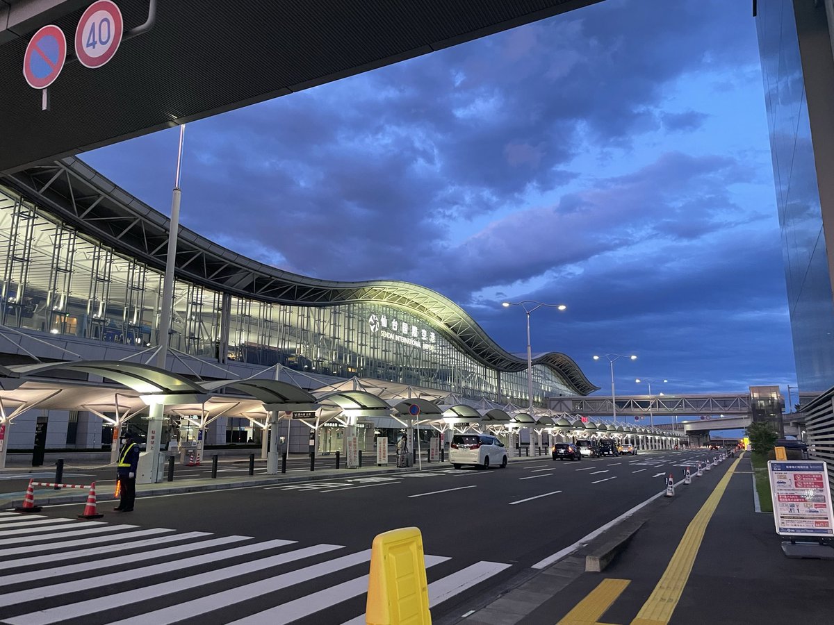 バティックエア(batik air)
クアラルンプールから成田空港行き

強風の影響で成田に降りれず仙台空港へ

11:00ごろに仙台空港に到着するも
解放されたのは18:00(白目)

燃料補給の要請をしたもののダメだったっぽく、長時間拘束されてしまった

水の支給はあったものの
途中空調がﾀﾋんでて暑かった