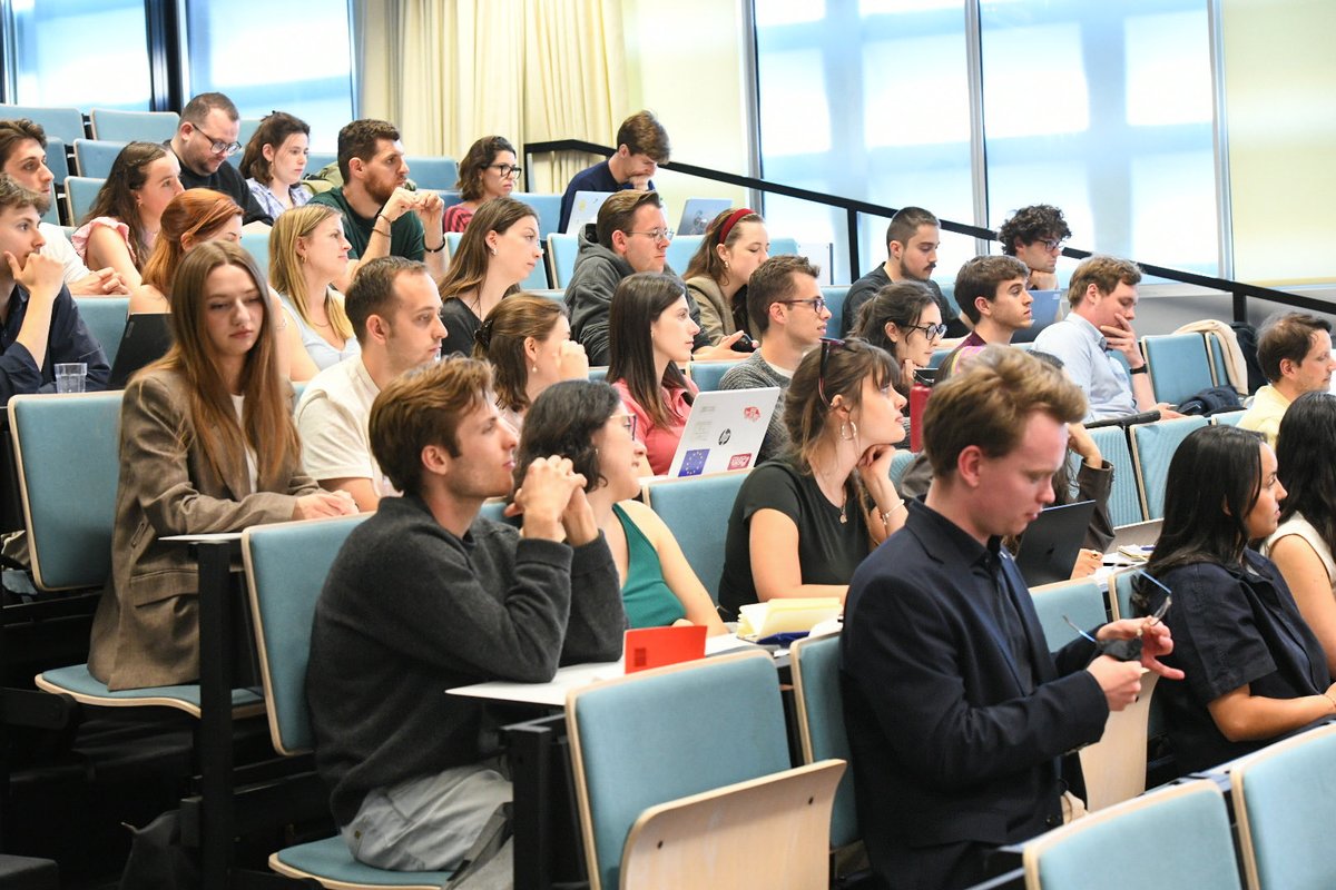 College of Europe tweet media