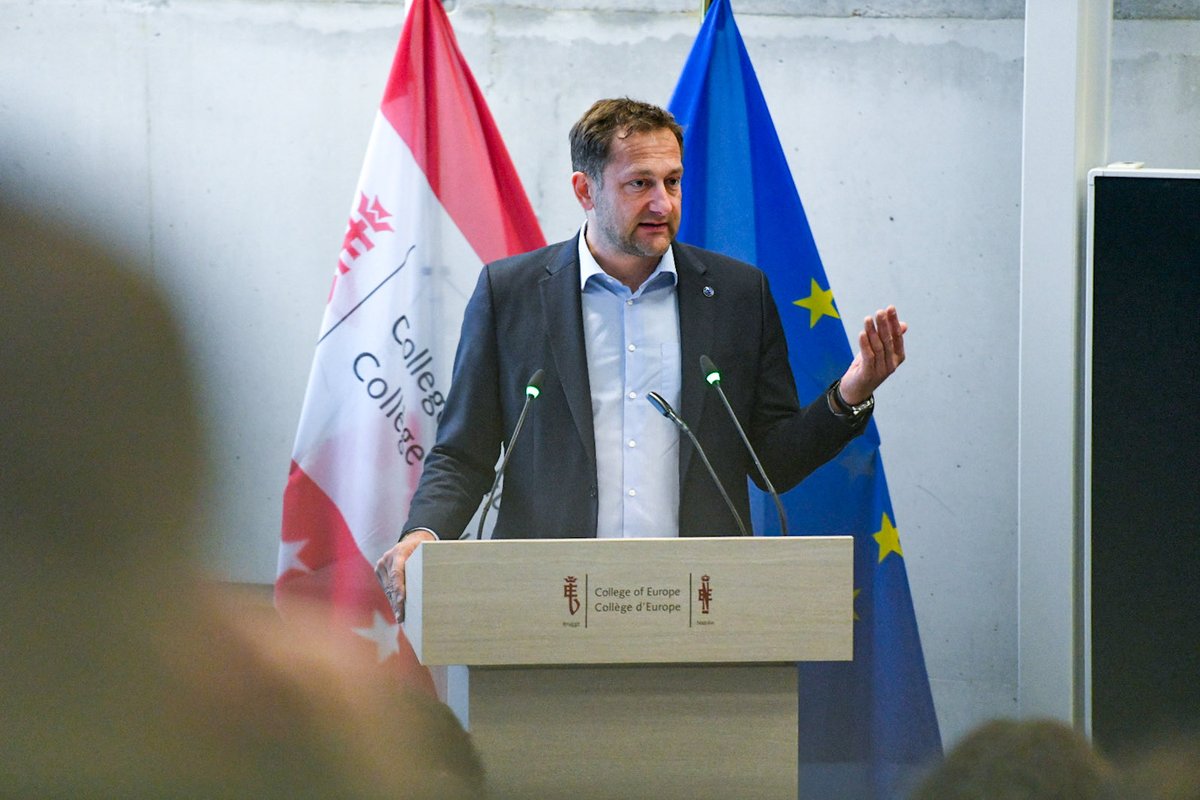 College of Europe tweet media