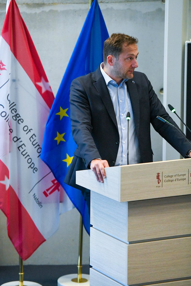 College of Europe tweet media