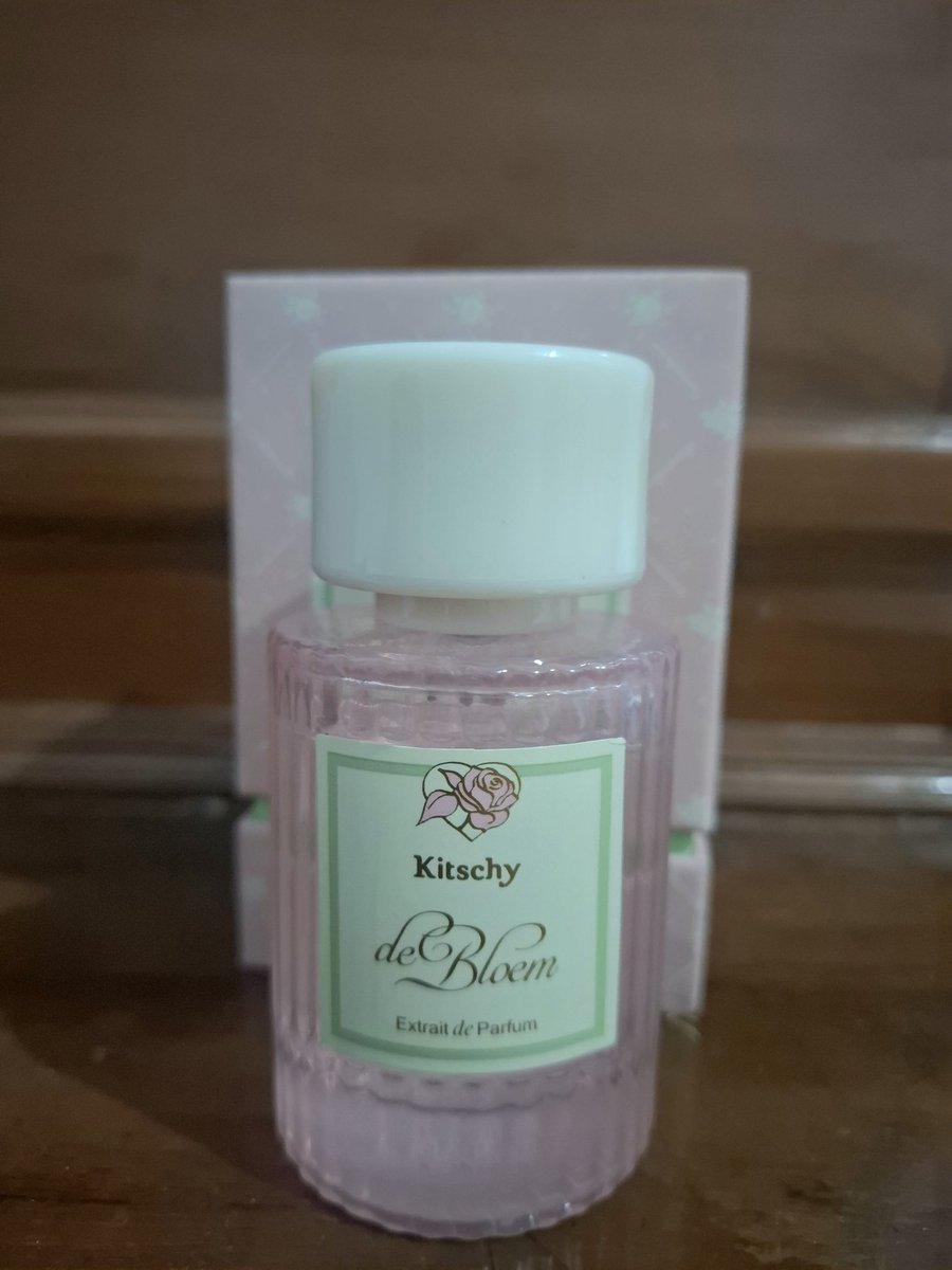 sshotoya's tweet photo. ⋆. 𐙚˚࿔˚⋆ WTS Kitschy x Rania Yamin de Bloem Extrait de Parfum (isi ±90%) with box‼️‼️
🍊✅
📍Tangerang https://t.co/Vw3AoLg79N