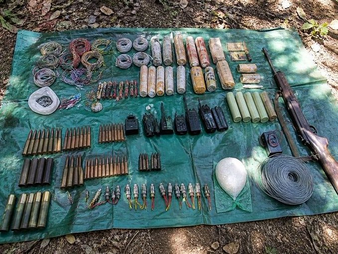 suranderk89's tweet image. CRPF seized detonators, explosives, a rifle, and Naxal materials during a joint operation in Dantewada’s Todma forest, disrupting insurgent activities.
 #CRPF #chhattisgarh #IED #Recovery election vote #CRPF_For_Peaceful_Elections #electionresult2026 Stalin  #TVKForTN