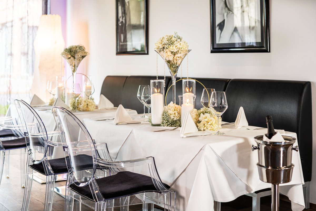 VictorsHotels's tweet photo. Stilvoll heiraten, individuell feiern – das Victor’s Residenz-Hotel Saarlouis als Bühne für unvergessliche Momente.💍
👉Erfahren Sie mehr dazu unter https://t.co/vdWbJa4Ydv https://t.co/4OUHbpJv9I