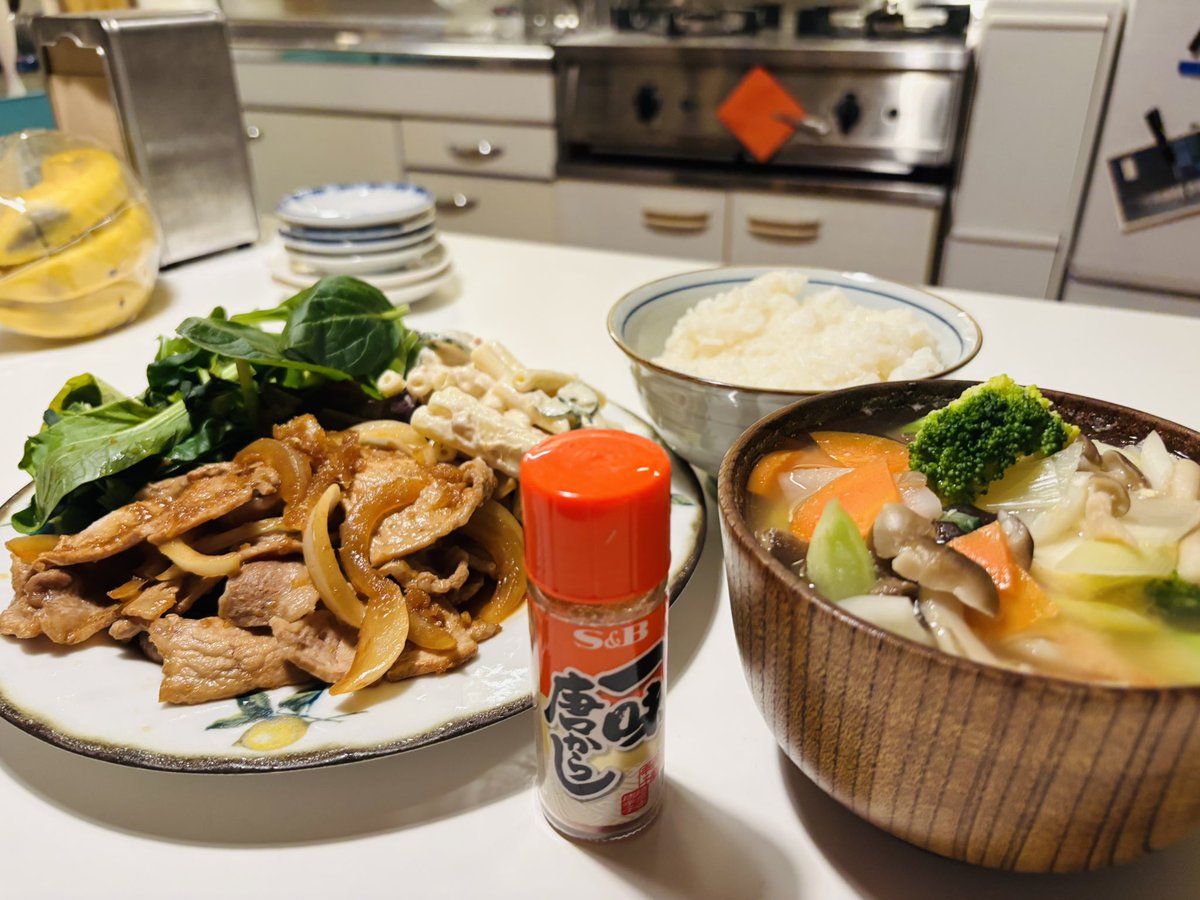yugawaita's tweet photo. 生活は続く、いっぱい食えよ。 https://t.co/Svs2ZPK4YV