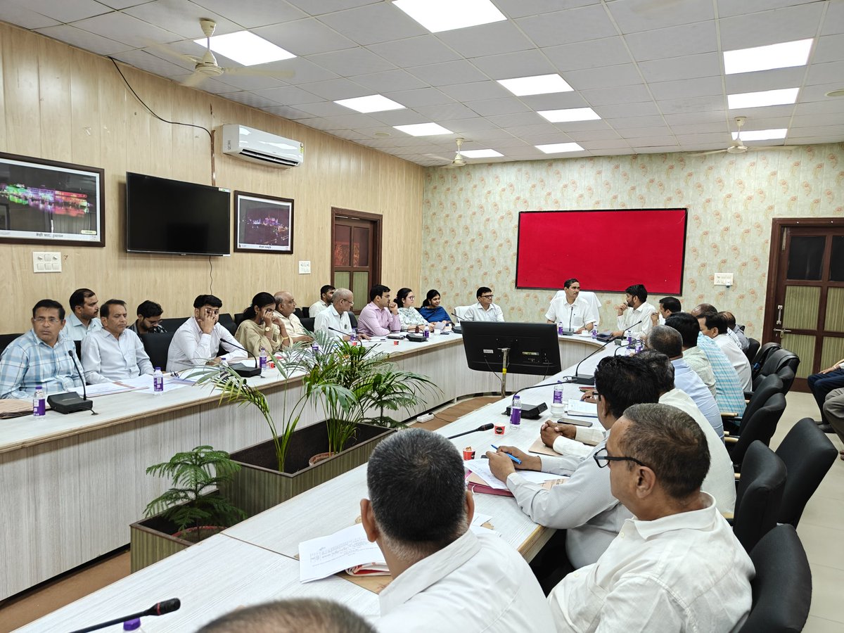 DMMathura1's tweet photo. कलेक्ट्रेट के विभिन्न पटलों के प्रभारियों की समीक्षा बैठक हुई संपन्न।

अभिलेखागार, चरित्र प्रमाण पत्र, महिला यौन उत्पीड़न अधिनियम-2013, भूलेख, स्वतंत्रता सेनानी / लोकतन्त्र सेनानी, शत्रु सम्पत्ति/निष्कान्त सम्पत्ति, नजूल, आई.जी.आर.एस, मुख्यमंत्री विवेकाधीन कोष, मा0 मुख्यमंत्री संदर्भ आदि की समीक्षा ली।

आवंटित कार्यों को समयबद्धता से पूर्ण करने के निर्देश दिए।

@UPGovt @myogiadityanath
@CMOfficeUP @InfoDeptUP