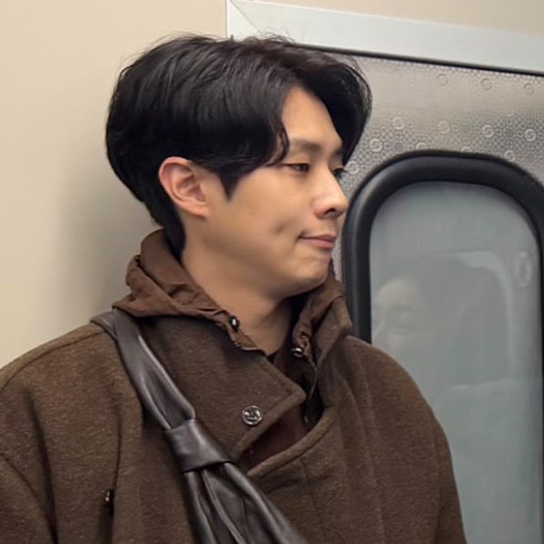 _actOr486's tweet photo. お口がかわいすぎなんよ🤦🏻‍♀️🤦🏻‍♀️(ユミヌナとヒョン切り取ってミアネ) https://t.co/oVkopq60FT