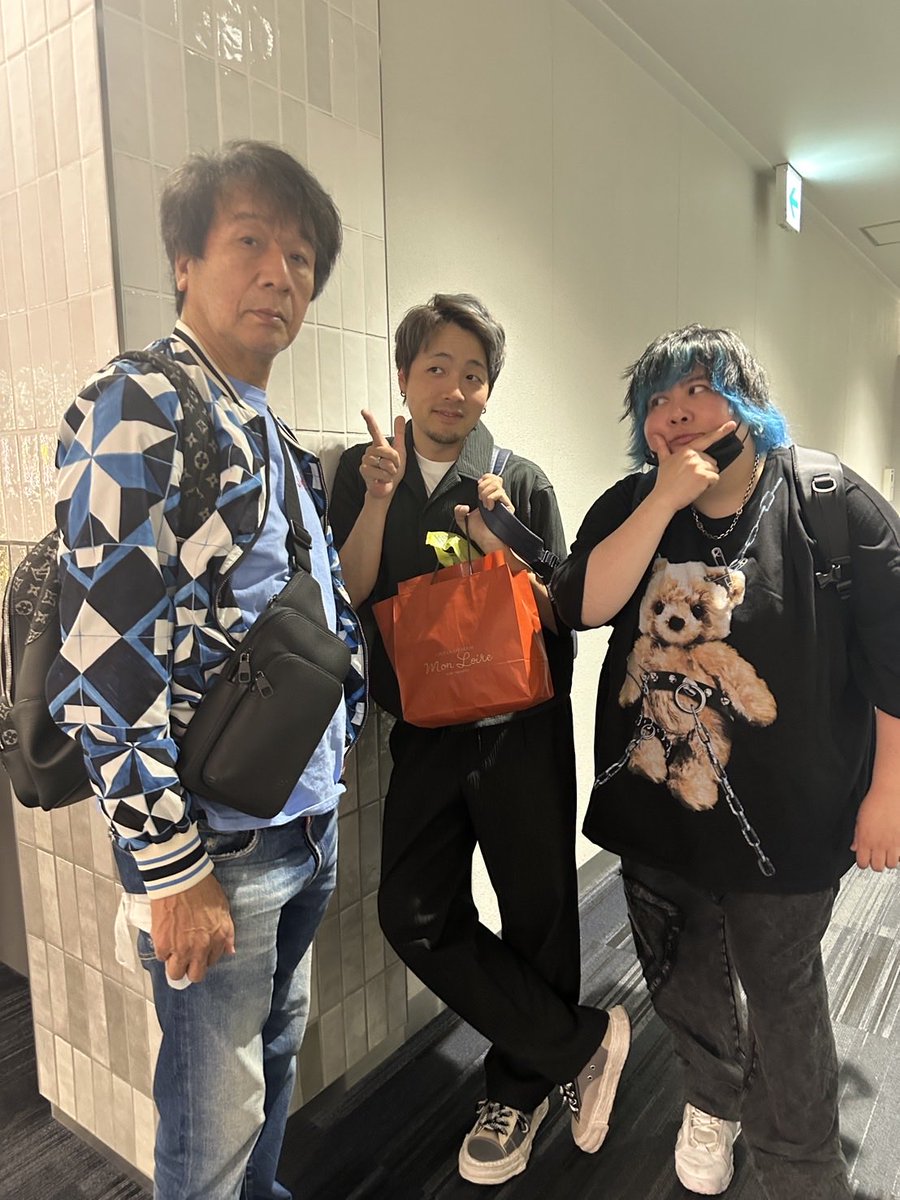 Hirokinging's tweet photo. 博多どんたく最後まで熱い声援ありがとうございました！ラスト新天町での大合唱は鳥肌が立ちました😝
さて急いで東京へ！と思ったら空港でバッタリ https://t.co/a4PSwx6Wp7