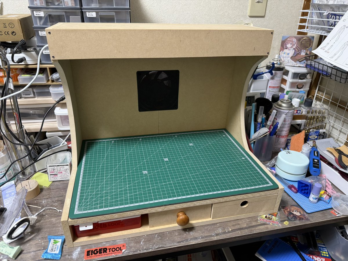 HRevolver1129's tweet photo. 作業➕磨き専用ブース出来た👌✨
失敗しまくってるけど…ノコギリと電動ドライバーだけでこんなけ出来たら十分と自己満しております（笑）

12㍉厚は電動必要ですな〜😓疲れた🥱 https://t.co/1z5B0lhxYS