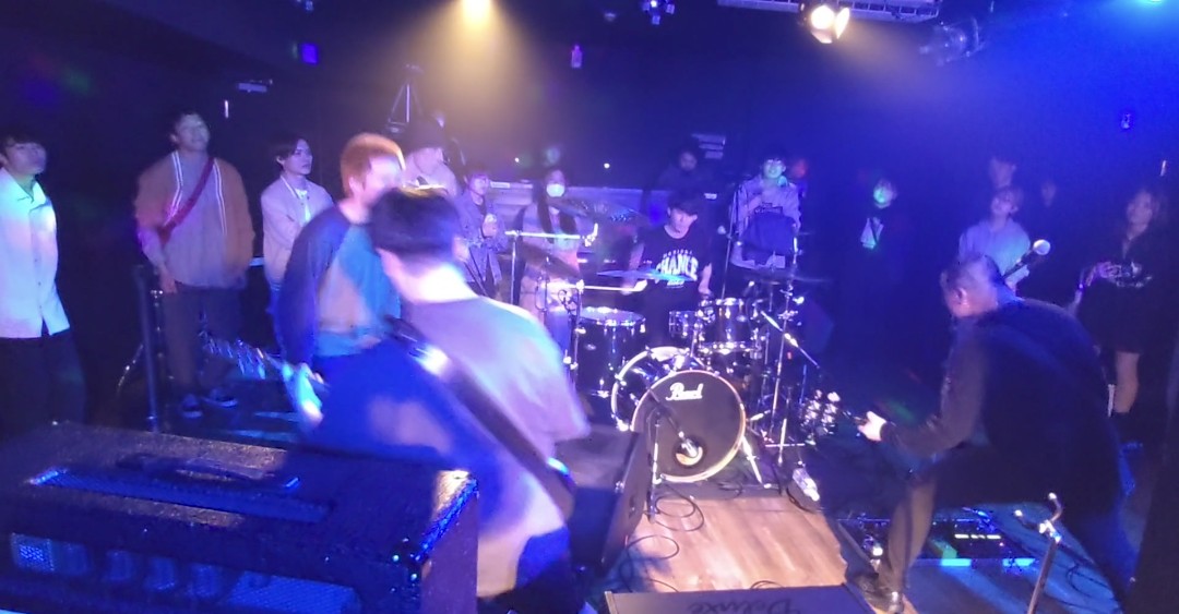 DGEBEL200SE's tweet photo. 家に帰ってからもジワジワ今夜のフロアライブの楽しさが蘇ってきて
またあのフロアに戻りたい帰りたい
そんな気持ち🥹
#thefivemorioka
#野蛮なハロー
#azalia
#ツキハムジヒナ https://t.co/ZWKE9VfgcU