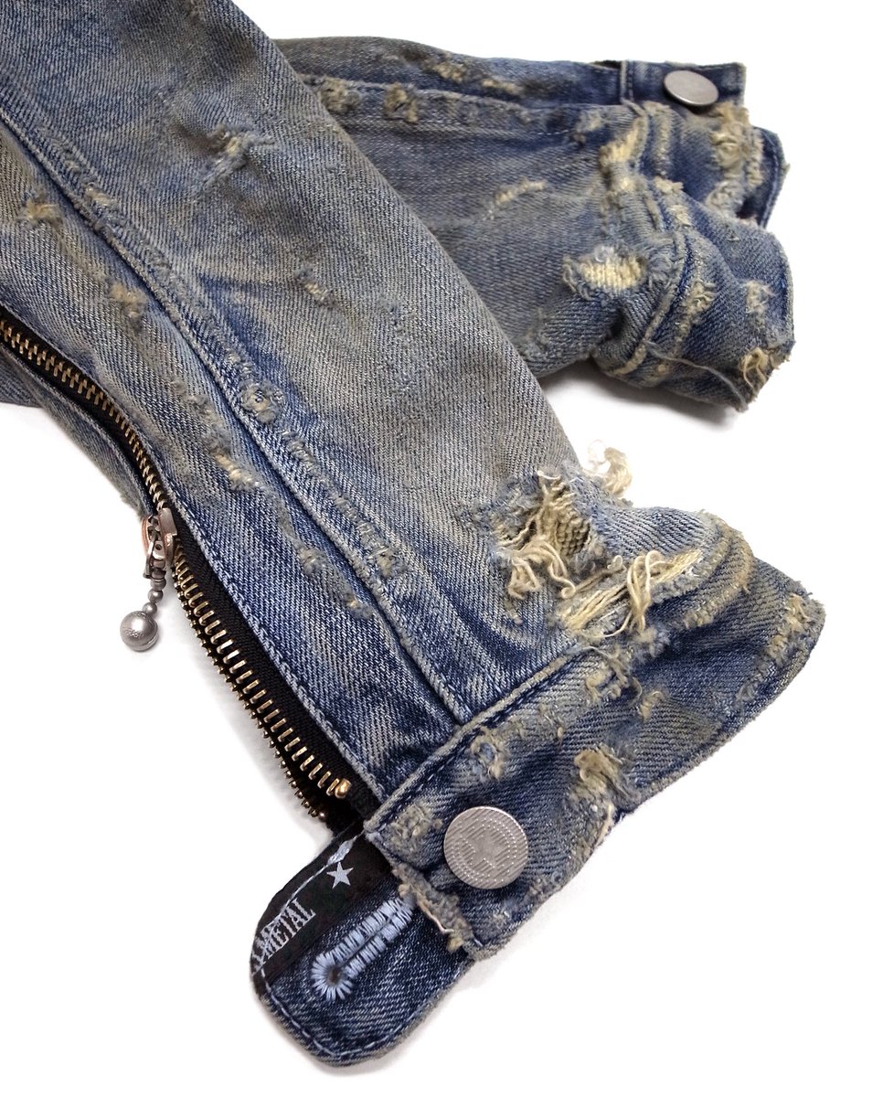 greed_store's tweet image. 【9日（土）より価格改定!!】

★M、Lサイズ共に残り2着のみ!!

⁡#creaturefromtheliving 
⁡
●「BRiXTON」Stretch Denim Jacket!!
⁡
オリジナルの「BLACK THRASH」耳付きストレッチ・デニム!!
程よい厚みで幅広いシーズンご着用頂けます!!

◎ご購入はコチラ
greedxxx.shop-pro.jp/?pid=153972242