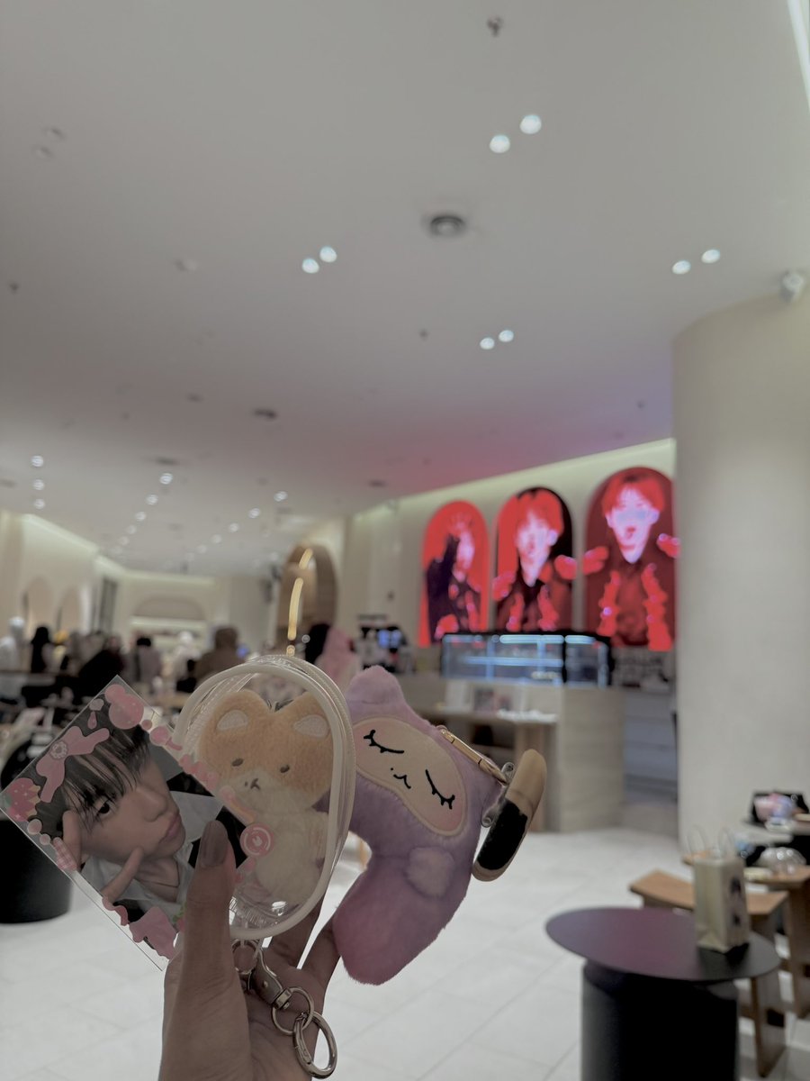 ZafieraAzurien's tweet photo. Celebrate Baekhyun's birthday quite early last Saturday. Thank you @KyoongMY56 for this event. The cafe are so pretty decorated with Baekhyun's face and pretty dolls🩷 #where_LIGHT_begins https://t.co/NoK4swolES