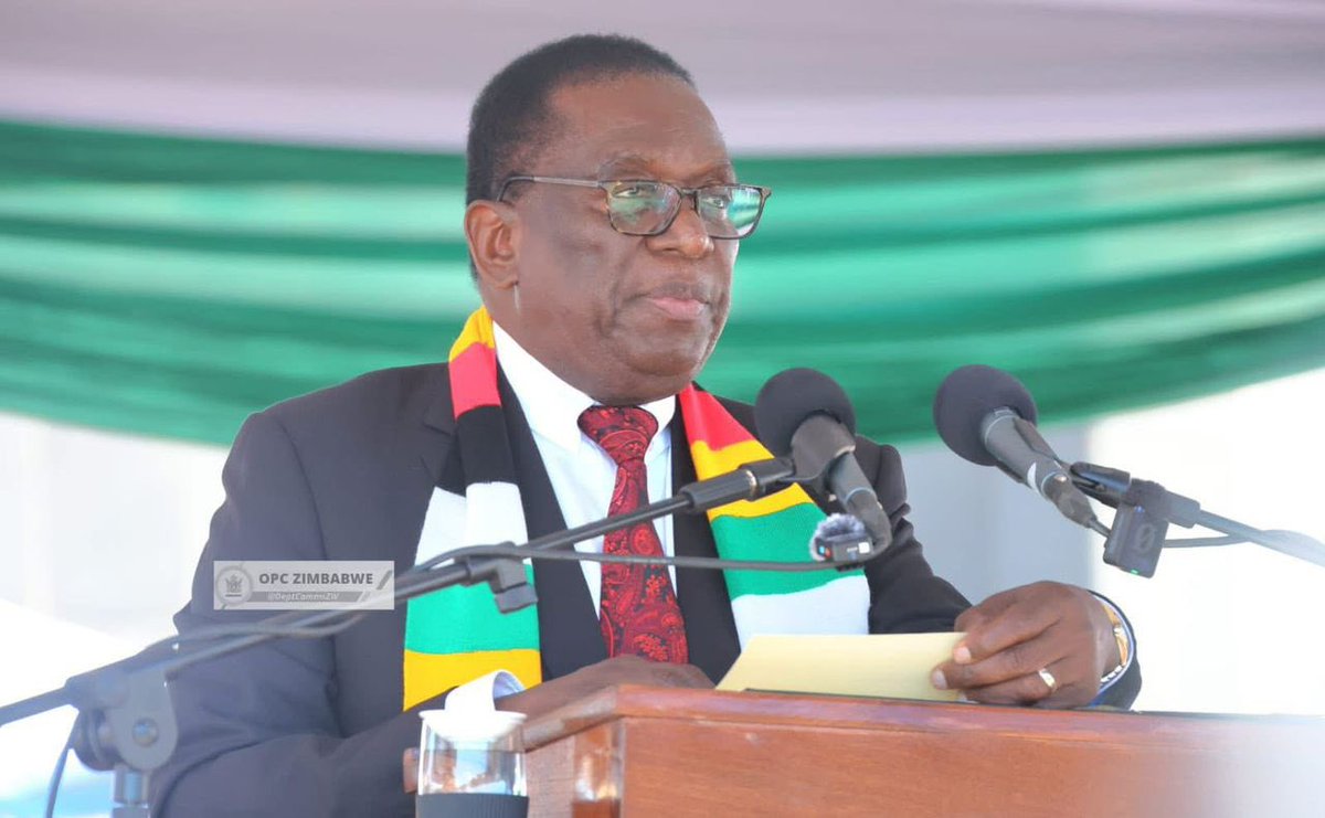 NcubeRonad's tweet photo. Addressing Mourners at the National Heroes Acre today during the burial of Simon Brian Bere (Rtd) Air Commodore, President Dr. Emmerson Mnangagwa urged citizens to remain united and patriotic towards their country Zimbabwe.
#UnityPeaceAndDevelopment
# ๐ฟ๐ผ https://t.co/BE1qz5ICVI