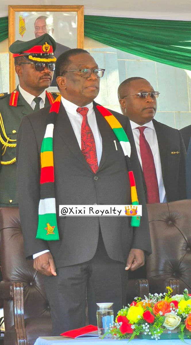NcubeRonad's tweet photo. Addressing Mourners at the National Heroes Acre today during the burial of Simon Brian Bere (Rtd) Air Commodore, President Dr. Emmerson Mnangagwa urged citizens to remain united and patriotic towards their country Zimbabwe.
#UnityPeaceAndDevelopment
# ๐ฟ๐ผ https://t.co/BE1qz5ICVI