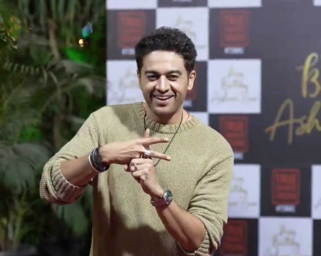 New show.
New challenges.
A fresh chance to prove urself.
So why stay stuck in the past when that chapter is already over? 
MOVE ON !
U can't fight a new battle while carrying the old baggage.
Now it's all about what happens next
&amp; trust me #GauravKhanna won't disappoint haters🤣