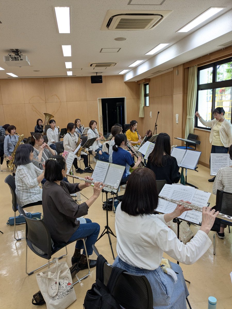 kaedenoko_'s tweet photo. 4/22の練習風景です♪

5月の訪問演奏にむけて

♪さんぽ
♪ひげじいさん
♪バスにのって
♪夢をかなえてドラえもん
などを練習しました

今日はお子さま連れでトランペットの見学の方が来てくれました(^^)
お子さまタイムでは兜の制作を一緒にしました

楓の子マザーズバンドはメンバーを募集中です https://t.co/QZJ0Ifz3Lh