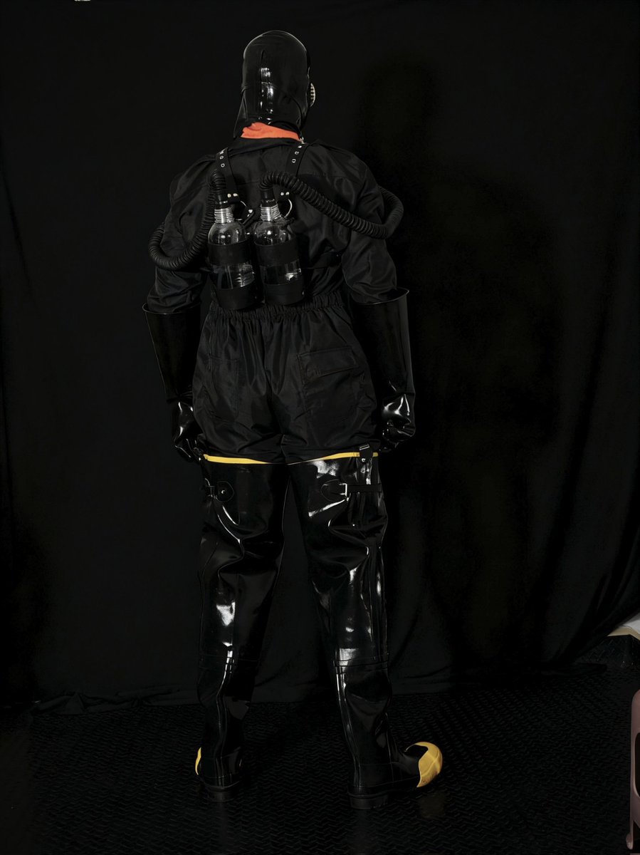 Latexnight tweet media