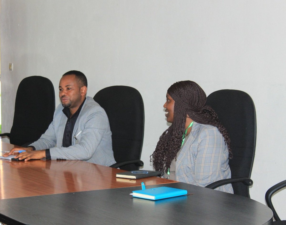 HospitalRuli's tweet photo. @HospitalRuli yakiriye itsinda rya @RwandaHealth rije mu gikorwa cya Accreditation, kigamije kuzamura ireme rya serivisi z'ubuzima zihabwa abaturage. Ubuyobozi bwakiriye neza abaje muri iki gikorwa, bwizeza ubufatanye mu kubaka sisitemu y'ubuvuzi inoze. 
#RwandaHealth
#ArchKigali https://t.co/K7ibgwUsyq