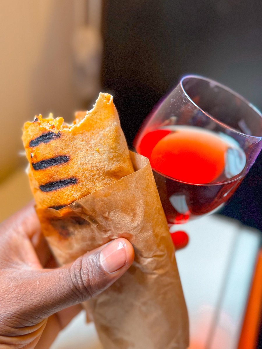 TeeMeeNorth's tweet photo. New Week! New Energy! 

Begin your week with a delightful SMILE. Our super tasty shawarma will be available tomorrow (Tuesday) by pre order only. 

Slide into our DMs to place your order 🌯

📍Kaduna https://t.co/aww5qbJwRD