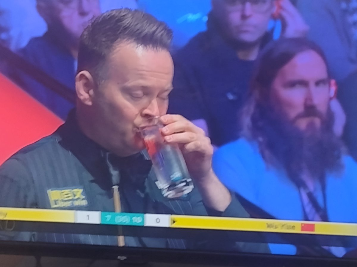 SteKelly198586's tweet image. Rasputin not impressed by Shaun Murphy's safety play.