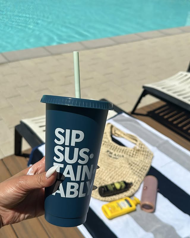 Annabelle81dhb's tweet image. Sunshine, a lounge chair, and this drink—perfect! ☀️
Simple happiness, yet sophisticated
#SummerTime #VacationMode #Sustainable #ChillLife