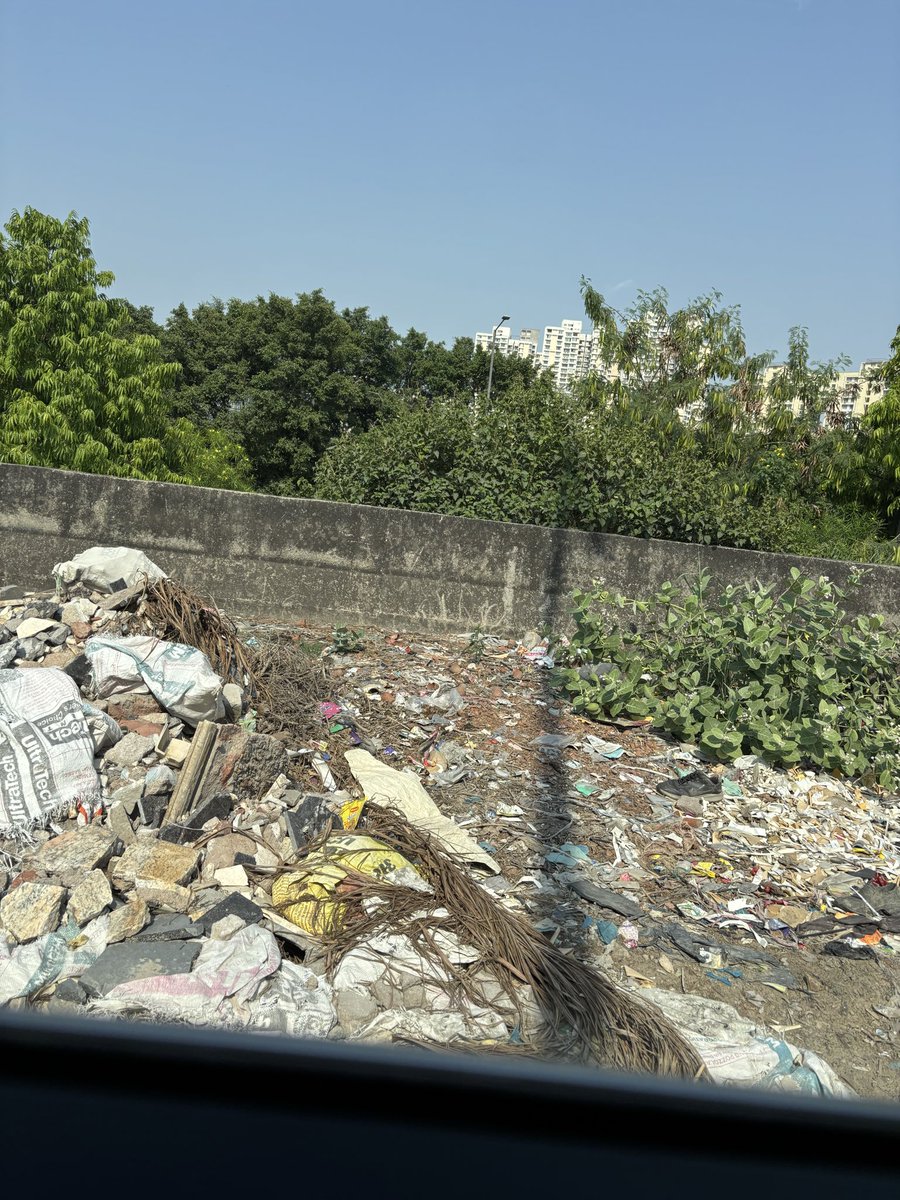 bivashranjan2's tweet photo. Pushta Road along River Yamuna towards Noida has become waste/ kachra dumping ground and conditions of road is worst. When the administration will focus for its improvement? https://t.co/OPhcjH2iw0