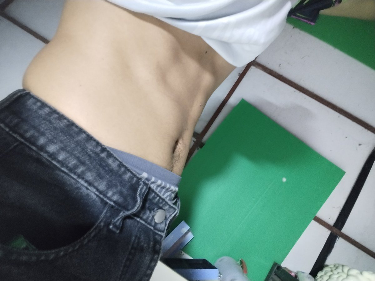 ก็หล่ออ่ะ tweet media
