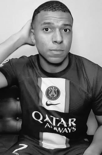 🔴| Kiki Mbappe se ha pillado los LABIOS MAYORES con la cremallera de sus minishor y no podrá jugar lo que resta de temporada 😱

Algunos dicen que se ha lesionado y se ha MUERTO 🪦

#descuido #pies #prensa
