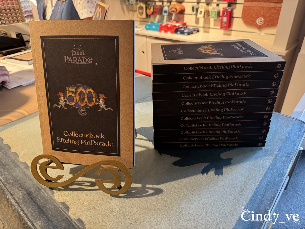 cindy_ve's tweet photo. Alles van het #PinParade #PinEvenement nu verkrijgbaar #InDenOudenMarskramer kastje helaas niet gezien #Efteling https://t.co/Fg6Y9qz4li
