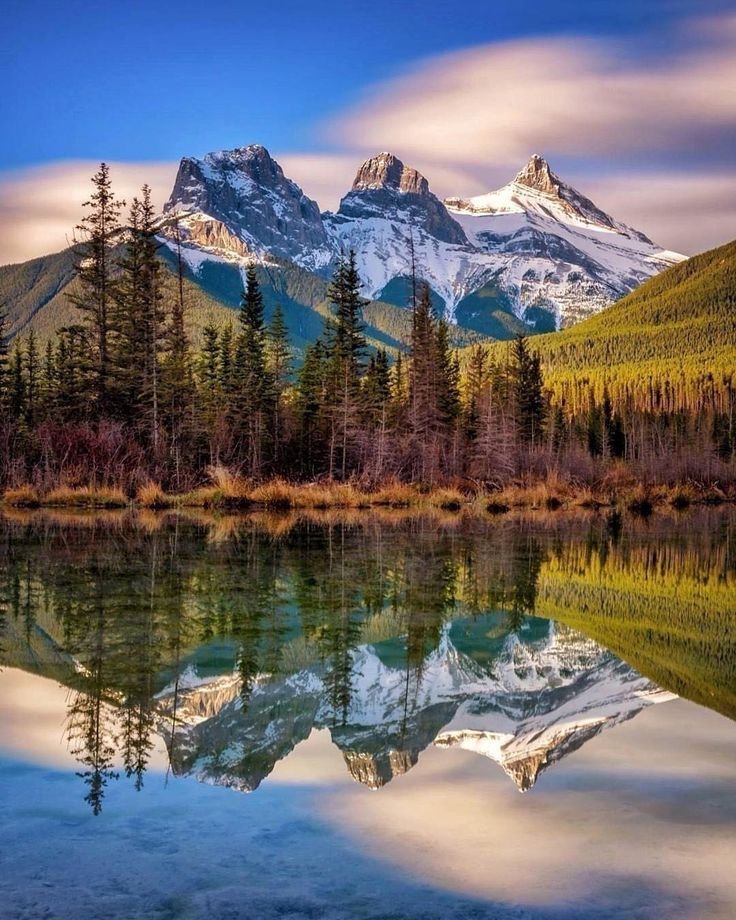 Three Sister Mountain in Alberta 🇨🇦