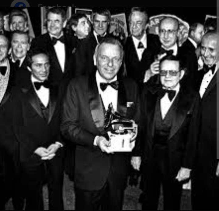 OUchenna72800's tweet image. May 4, 1959 — graphic design got its Grammy moment. 🎨
The "Best Album Cover" award didn't just honor art. It declared visuals ARE the music.
Frank Sinatra's win proved design tells the story sound can't.
Great design is what makes good music iconic. 🎧✨
#GraphicDesign #Branding