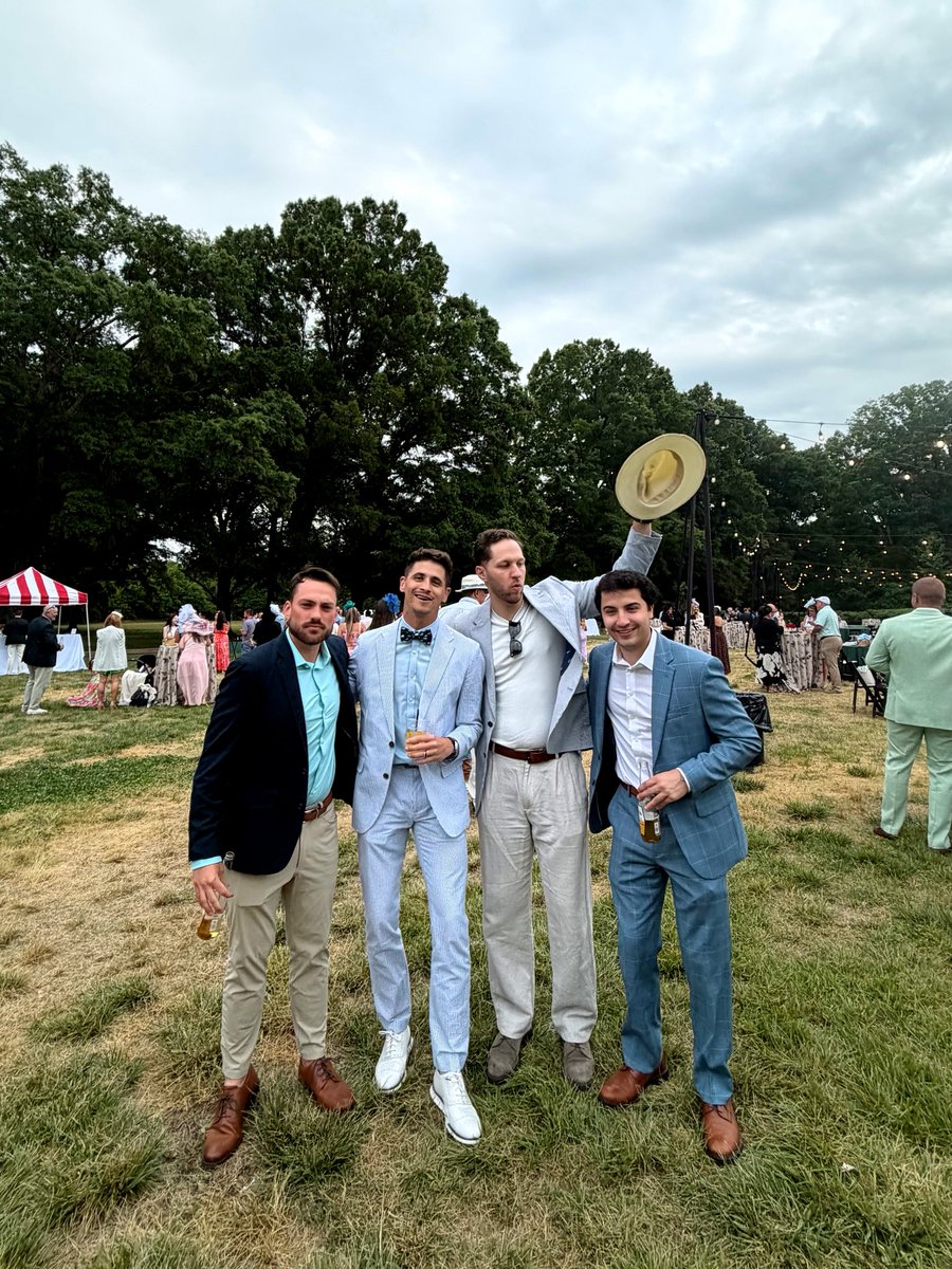 The4amBroker's tweet image. Derby weekend was amazing hosted by the @KWCNational Carolinas Division!

Such a great time @ The Clubhouse Office.  #retwit 🐎