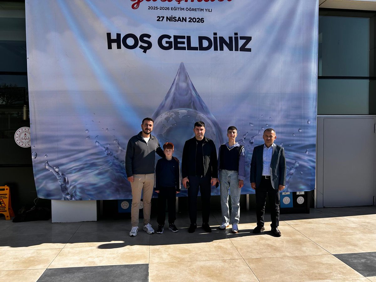 BatmanilMEM's tweet photo. Su Verimliliği Seferberliği Yarışmasında 2 Büyük Başarı

Millî Eğitim Bakanlığı tarafından düzenlenen “Su Verimliliği Seferberliği” yarışmasında öğrencilerimiz, 81 ilden katılan 68.616 eser arasından 1 Türkiye birinciliği ve 1 Türkiye üçüncülüğü elde etti.

Talim ve Terbiye Kurulu Başkanlığı Konferans Salonu’nda gerçekleştirilen ödül programına Millî Eğitim Bakan Yardımcısı Muhammet Bilal Macit, MEB merkez ve taşra teşkilatı yöneticileri, Tarım ve Orman Bakanlığı temsilcileri, akademisyenler, il İSGB koordinatörleri, öğretmenler ve öğrenciler katıldı.

İlkokul, ortaokul ve lise kademelerinde; resim, afiş, şiir, kompozisyon ve müzik kategorilerinde düzenlenen yarışmada Batman TOBB Güzel Sanatlar Lisesi 12. sınıf öğrencisi Hüseyin Irmak, afiş kategorisinde Türkiye birincisi oldu. Türkiye Odalar ve Borsalar Birliği İlkokulu 4. sınıf öğrencisi Umut Yeşilyurt ise şiir kategorisinde Türkiye üçüncüsü oldu.

Başarılarıyla gurur duyduğumuz öğrencilerimizi tebrik ediyor; danışman öğretmenleri Aydın Soyoral ve Selim Oğuz ile okul yöneticilerine teşekkür ediyoruz. 💧👏

@tcmeb @Yusuf__Tekin @batmanvaliligi @yasarciger