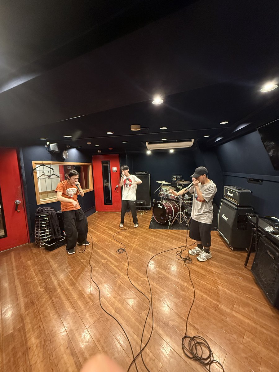so_so_sound's tweet photo. 野生のorbitt にたまたま遭遇して、BEATCITYのスタジオ練習お邪魔させてもらった笑笑

彼ら、やばいです🔥 https://t.co/TVQNhuinCv