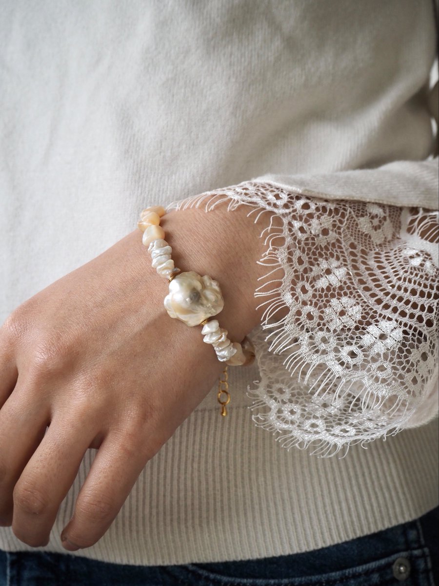 個性が愛らしい、フラワーバロックパールのブレスレットが咲きました🌼