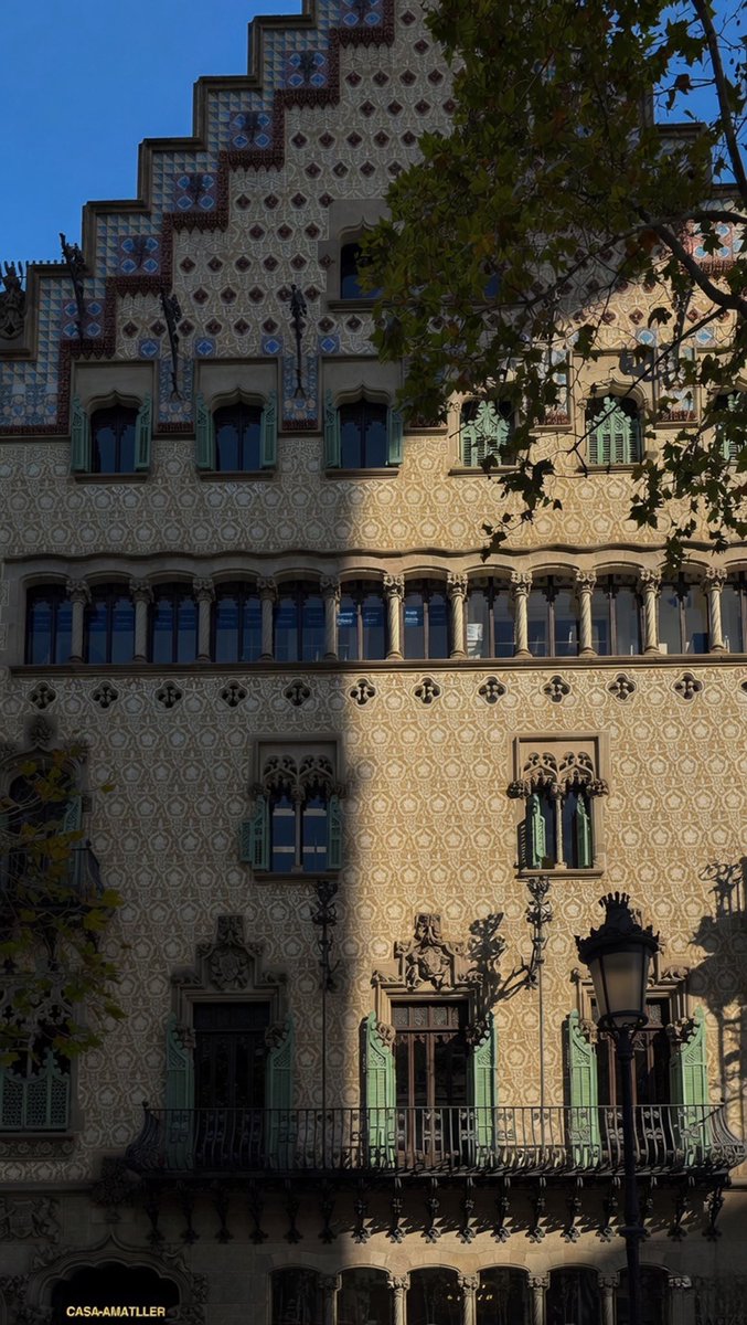 morbidpitbull's tweet image. Postcards from #barcelona #spain - walking around chasing the shadows - I clicked these on my phone #shotoniphone July 2024