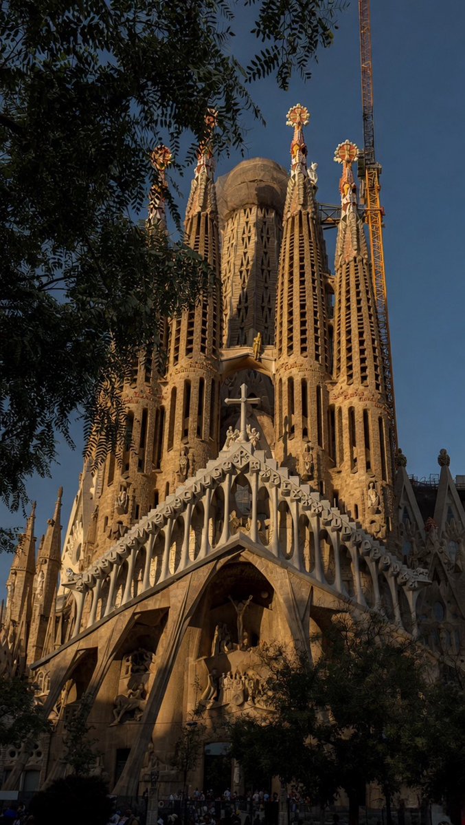 morbidpitbull's tweet image. Postcards from #barcelona #spain - walking around chasing the shadows - I clicked these on my phone #shotoniphone July 2024