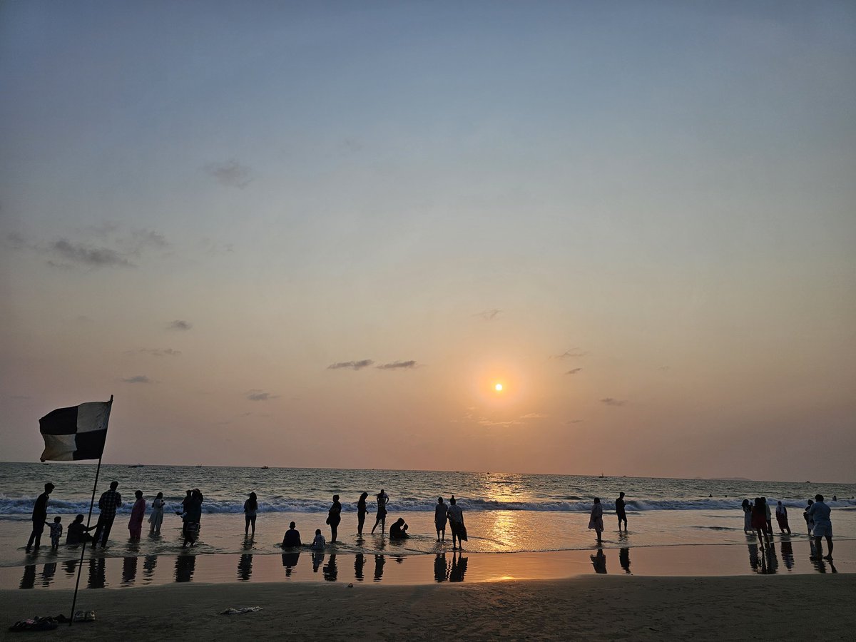 laqshaya's tweet image. Pull me into your 
orbit, I want to 
sense all that 
lives within you… #Ocean

#GoaDiaries