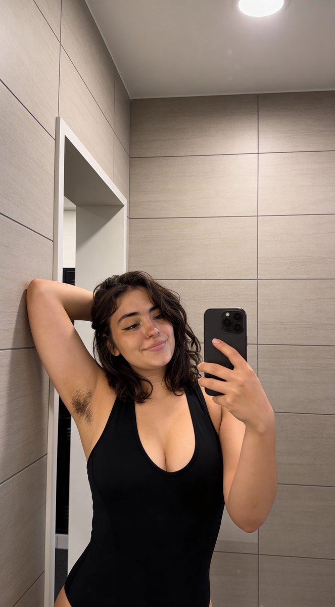 sarah tweet media