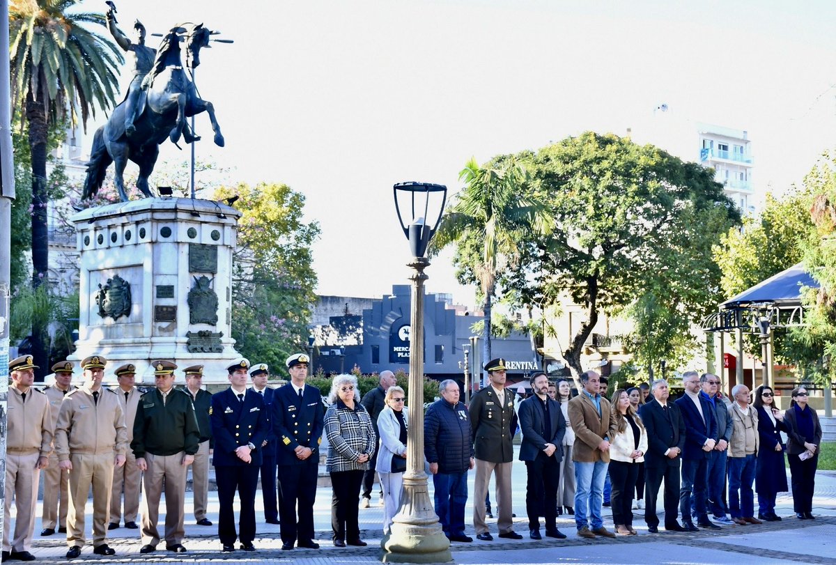 LucianoDOlio's tweet photo. 🇦🇷 A 44 años del hundimiento del ARA “General Belgrano”, Concordia rindió homenaje a los 323 héroes caídos en Malvinas. Se recordó a los concordienses Sendrós, González y Rigoni. Memoria, honor y orgullo nacional. ✨ https://t.co/fpz4B96LuK