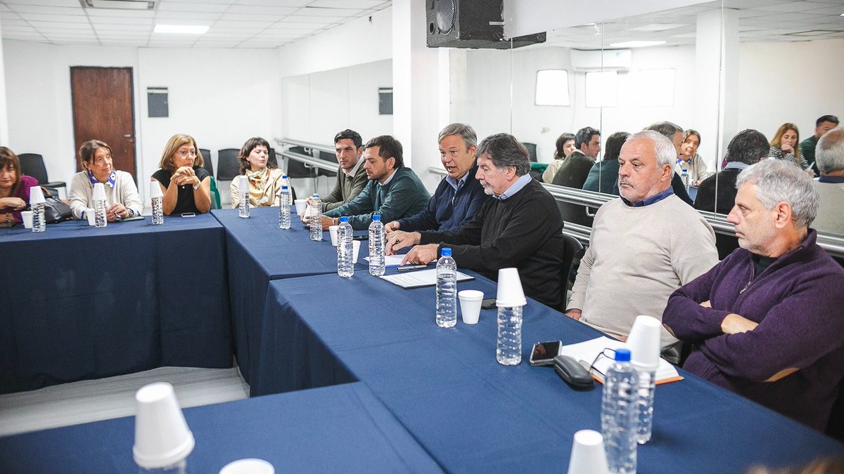 CascallaresPJ's tweet photo. En Almirante Brown recibimos la visita del querido compañero @AlbertoSileoni para participar del encuentro del @MDFEducacion junto a compañer@s responsables de educación de la primera, tercera y octava sección electoral. 

@JuanoFabiani @sergiopianciola @nicolaspj80 https://t.co/BGNyzqfY5Q