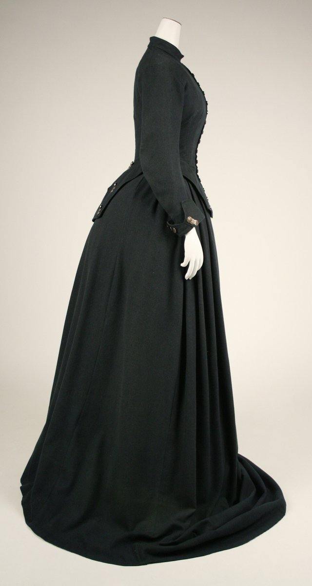 Riding habit, 1870–81. The MET.
