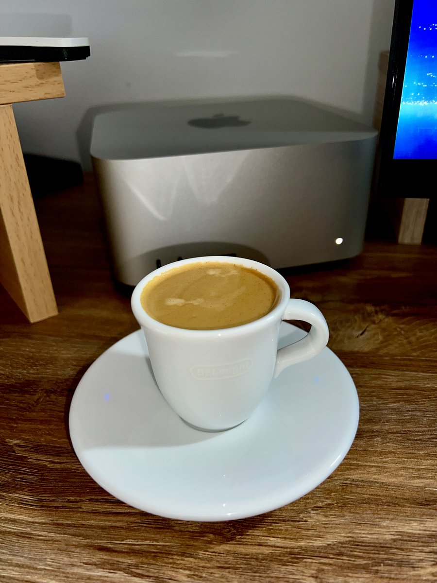tomasznicieja's tweet image. Doczekałem się - wracam do ziaren Blue Orca Coffee🔥
Od razu podwójne espresso. Tym razem Selaro, nuty smakowe: czekolada, toffi, rodzynki. Jak dla mnie - jest dobrze, smacznie.

#Coffee #CoffeeTime