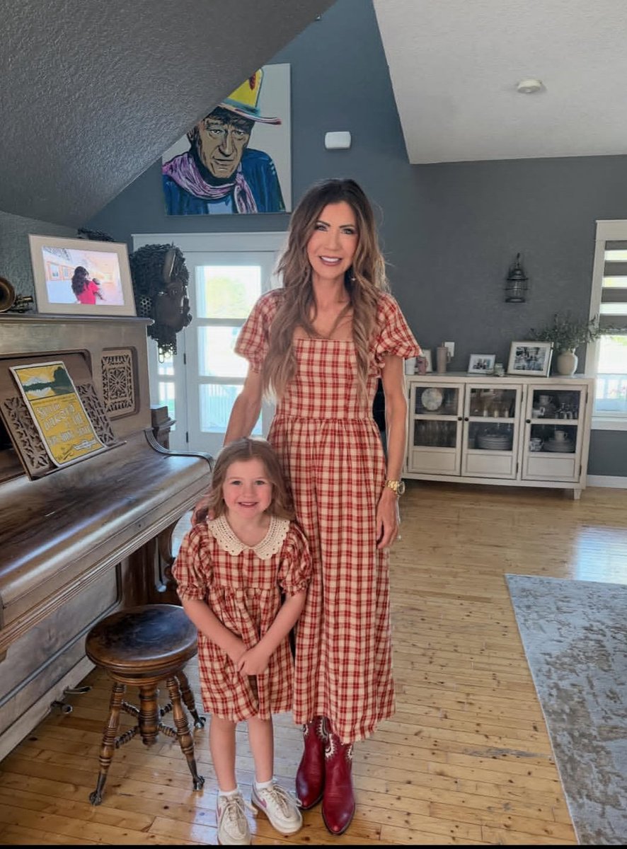 ClaudetteGGibs1's tweet image. Kristi Noem better get out of that subsidized housing and give my grandma her tablecloth back.