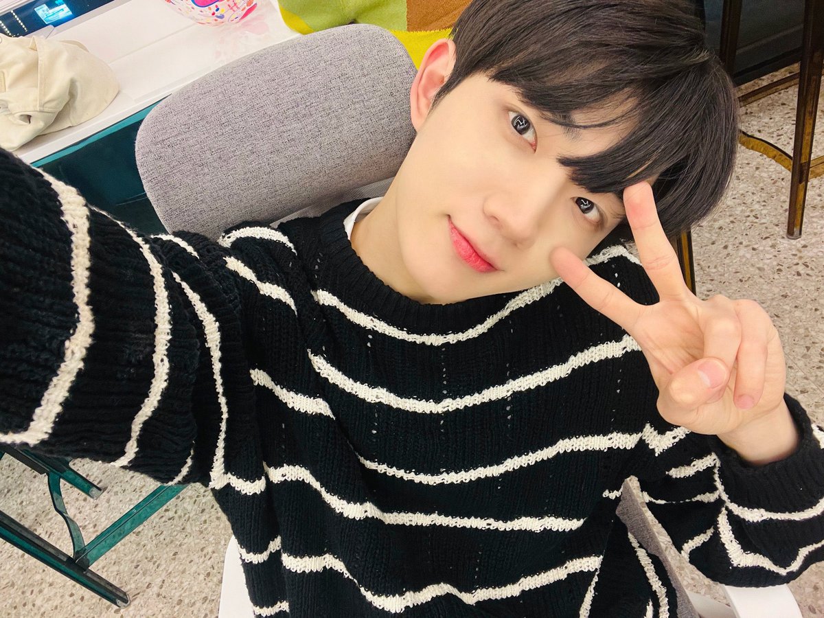 mysi1ver1ining's tweet photo. 아웃음이자꾸나넼ㅋㅋㅋㅋㅋㅋㅋㅋ 10분째웃는중 https://t.co/sPeohPALsV