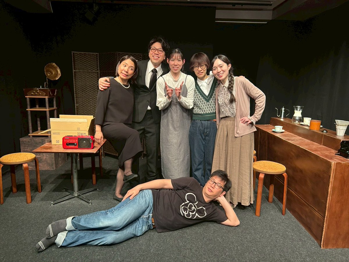 Keiju_Takahata's tweet photo. ２日間ありがとうございました❗❗
劇団ビックワンネクスト
Team西極星
「カーニバルの終わりに」
無事に終演いたしました❗❗
毎度ながらバラした後の稽古場を見ると
寂しくなる
つい１人でオープニングからラストまで照明を流してみるけど
そこにはただ灯りがあるだけ…
どのTeamもまたやろうな❗❗ https://t.co/Zq4ZXUN1nh
