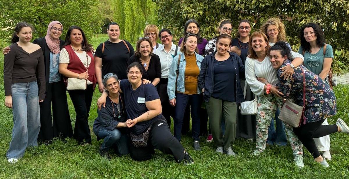EtaBetaScs's tweet photo. L’AperiTilde di venerdì 17 aprile si è tenuto presso il giardino del  Dega di Settimo, che ha ospitato l’ultimo incontro dell’AperiTILDE: un  pomeriggio carico di emozioni.
https://t.co/Ch85OtcFVn https://t.co/9G5tvRsqTy