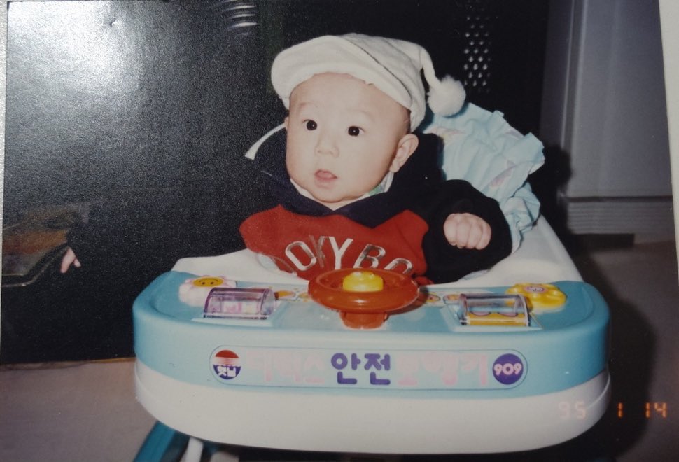 진용훈 리얼 애기사진🍼.ᐟ.ᐟ 

날짜 95년으로 찍힌 것 좀 봐｡ ｡ ｡